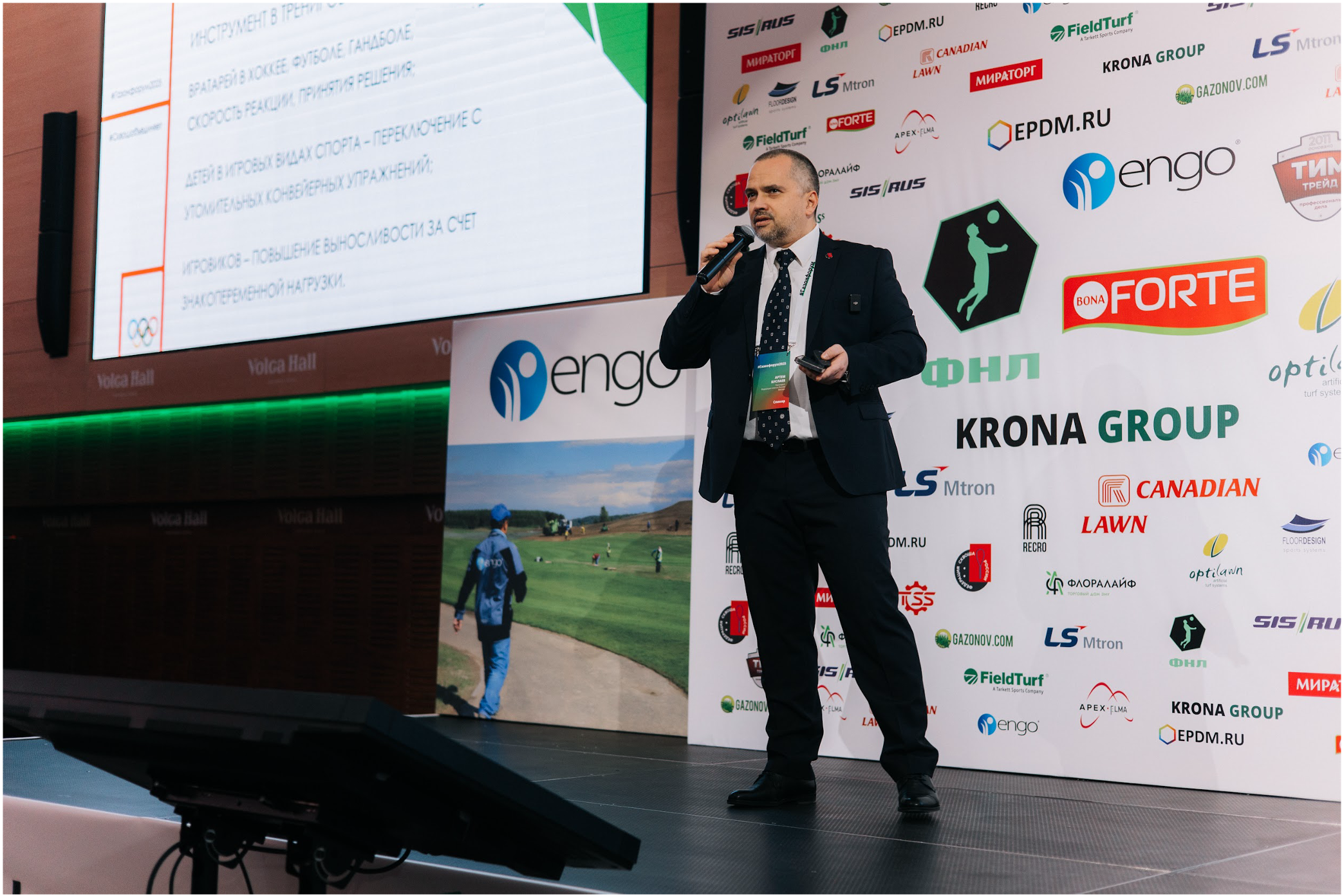 Президент ФСР Артём Буслаев предложил размещать сквош-корты на футбольных стадионах